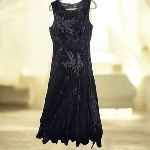 VTG Nostalgia Embroidered Velvet Black Maxi Cocktail Sheath Dress - Large